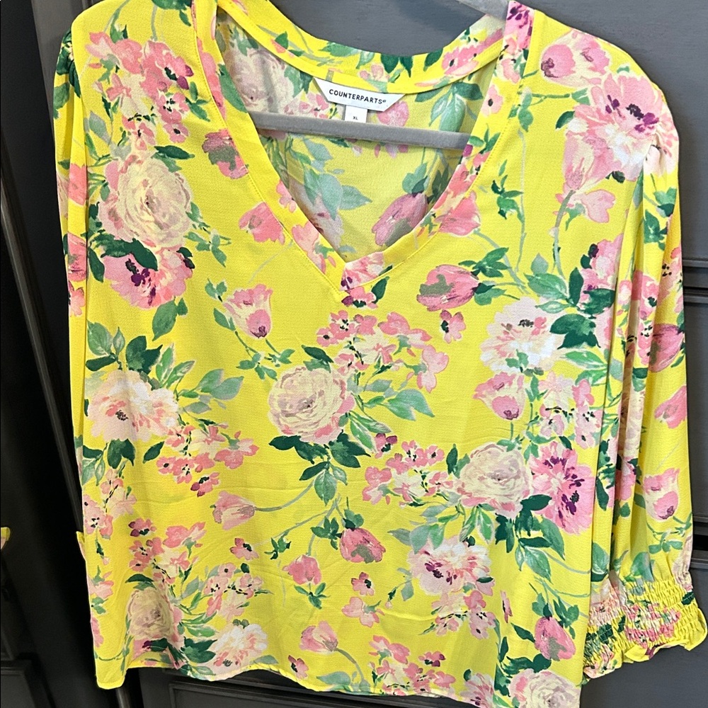💰 4 for $20 Counterparts Floral V-Neck Blouse in Yellow
